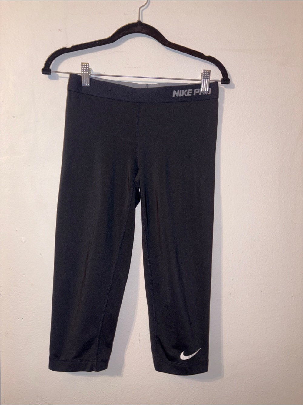 Nike Pro Black Athletic Cropped Leggings